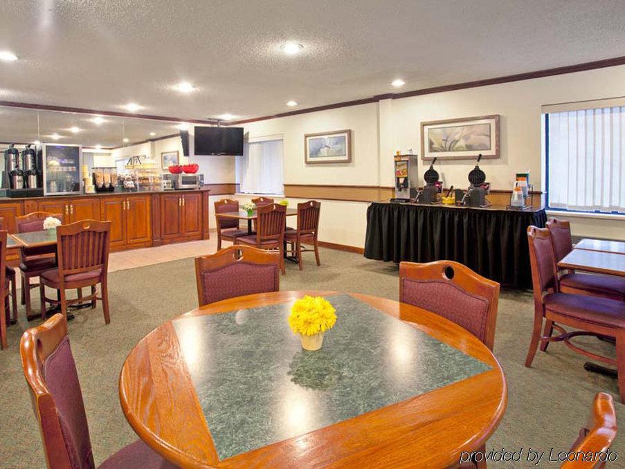 Delta Hotels By Marriott Indianapolis East Buitenkant foto